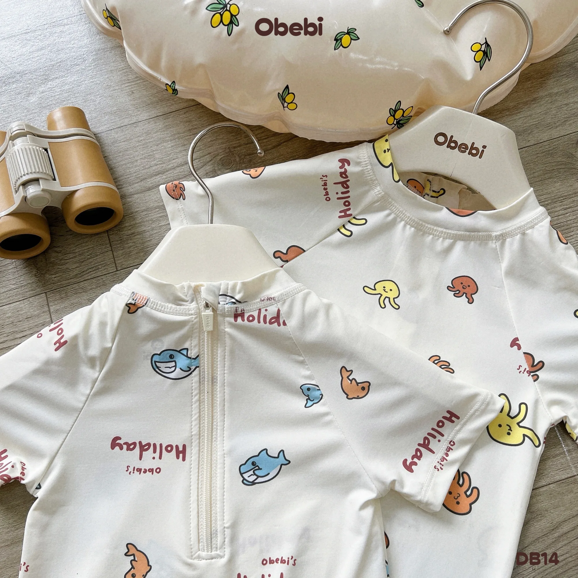 DB14 – Đồ bơi liền trẻ em mùa hè họa tiết Holiday’s Obebi