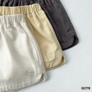 QC78 – Quần đùi kaki hình thêu bóng đèn sáng tạo từ nhân vật Obebi