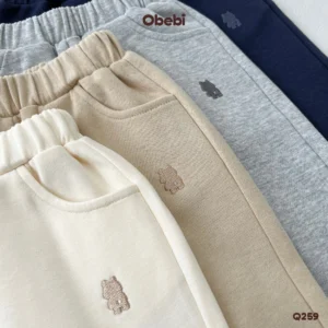 Q259 – Quần Nỉ Dài Phom Baggy Trẻ Em Hình Thêu Con Gấu Thương Hiệu Obebi