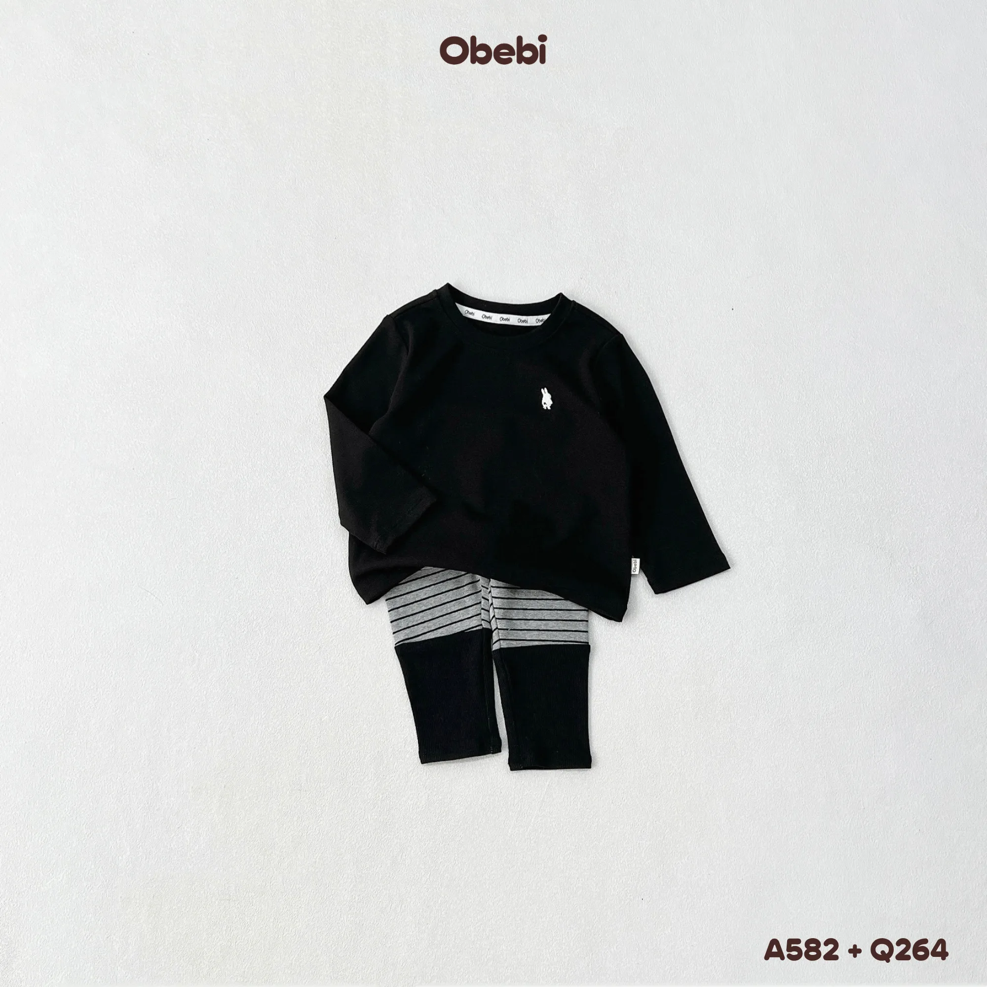 Q264 – Quần Legging Trẻ Em Thu Đông Kẻ Ngang Phối Gấu Vải Gân Obebi