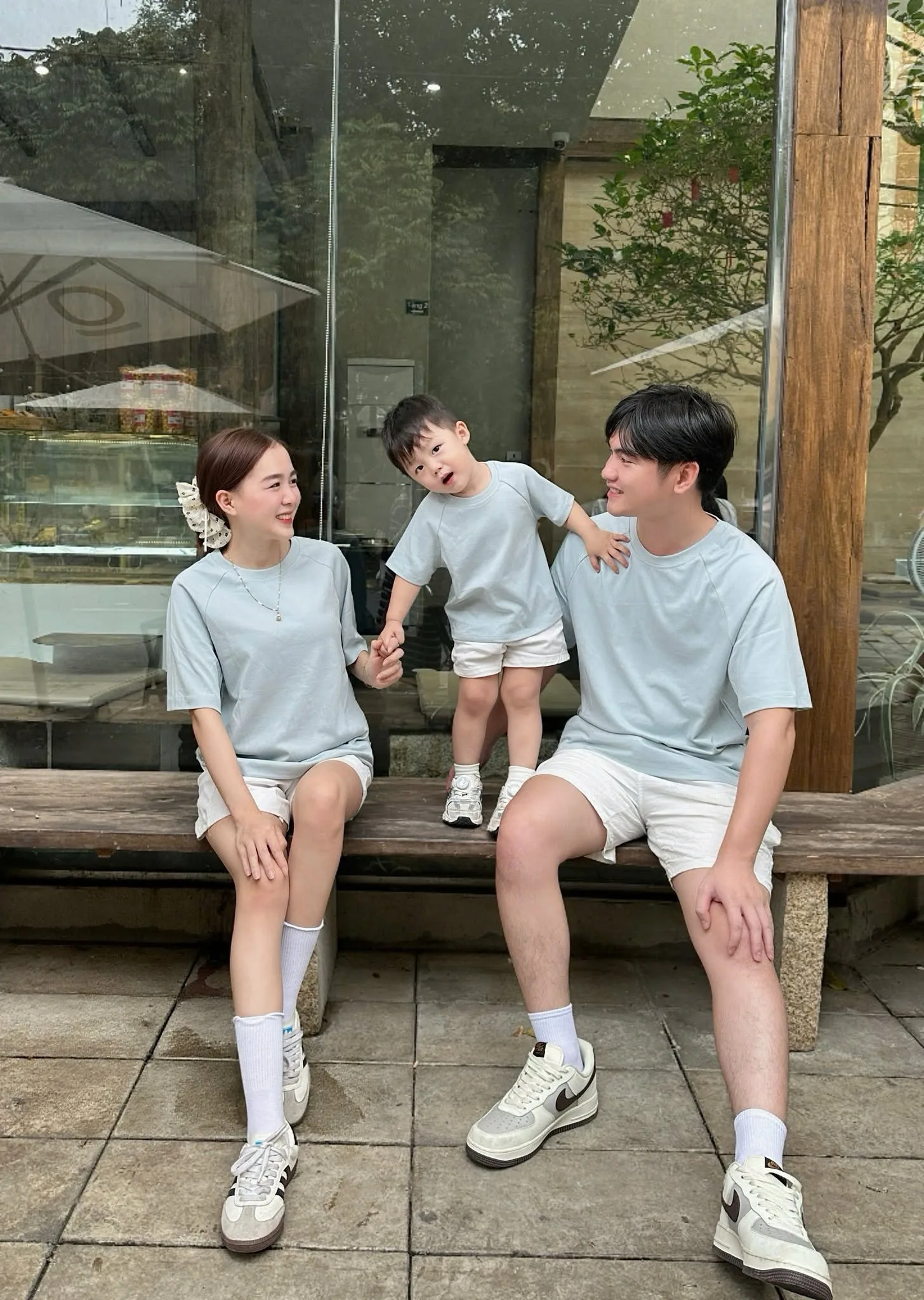 Mẹ và bé mặc đồ Obebi