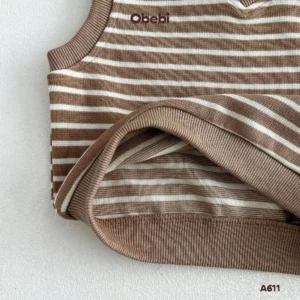 A611 – Áo Gile Chui Đầu Trẻ Em Thu Đông Họa Tiết Kẻ Nổi Bật Obebi