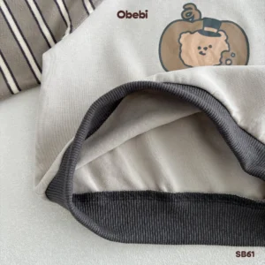 SB61 – Bộ Nỉ Trẻ Em Thu Đông Phối Tay Kẻ Hình In Bí Ngô Obebi
