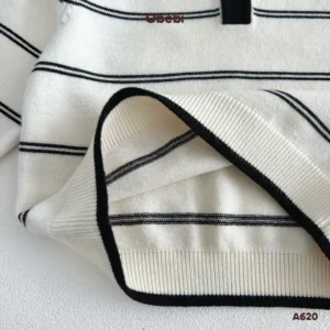 A620-Áo len chui đầu trẻ em thu đông cổ polo họa tiết kẻ ngang Obebi
