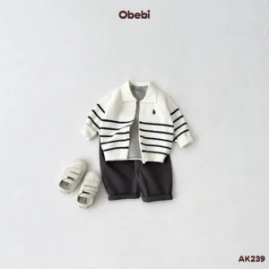 AK239 – Áo Khoác Len Trẻ Em Thu Đông Dệt Phối Kẻ Khỏe Khoắn Obebi