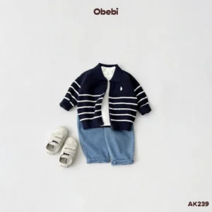 AK239 – Áo Khoác Len Trẻ Em Thu Đông Dệt Phối Kẻ Khỏe Khoắn Obebi